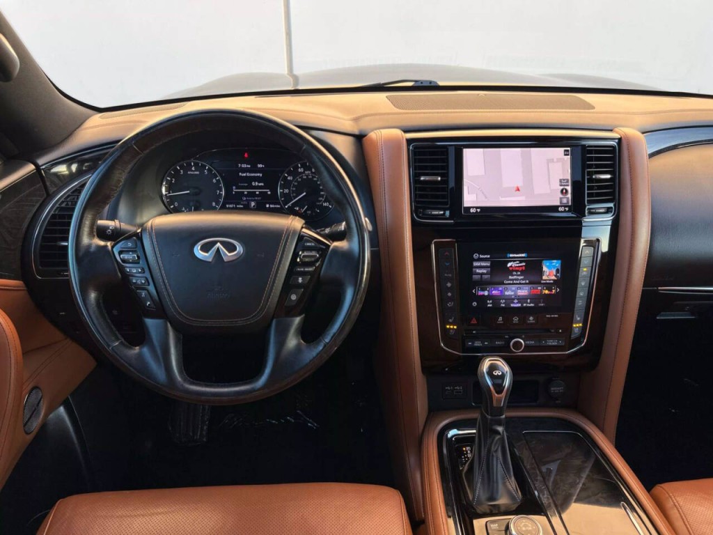 2021 INFINITI QX80 Image 17