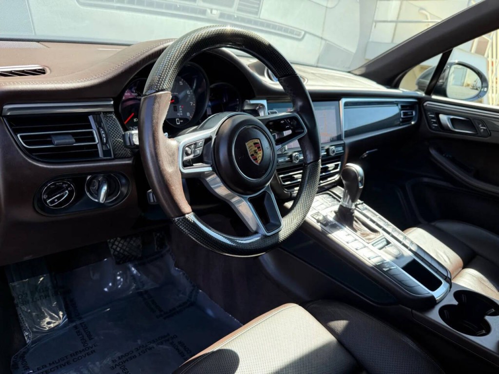 2021 Porsche Macan Image 10