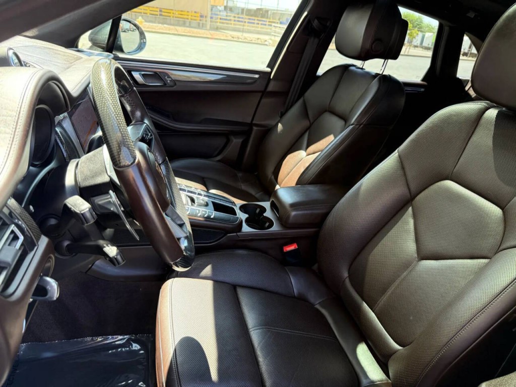 2021 Porsche Macan Image 11