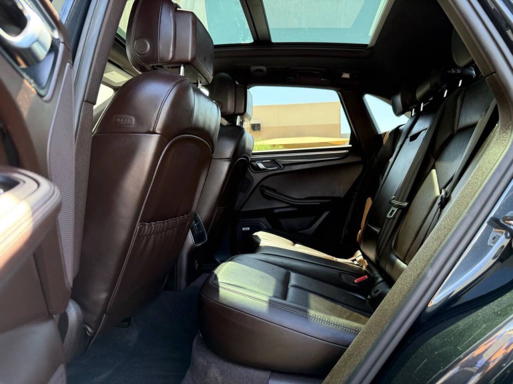2021 Porsche Macan Image 12