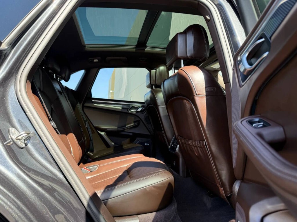 2021 Porsche Macan Image 14