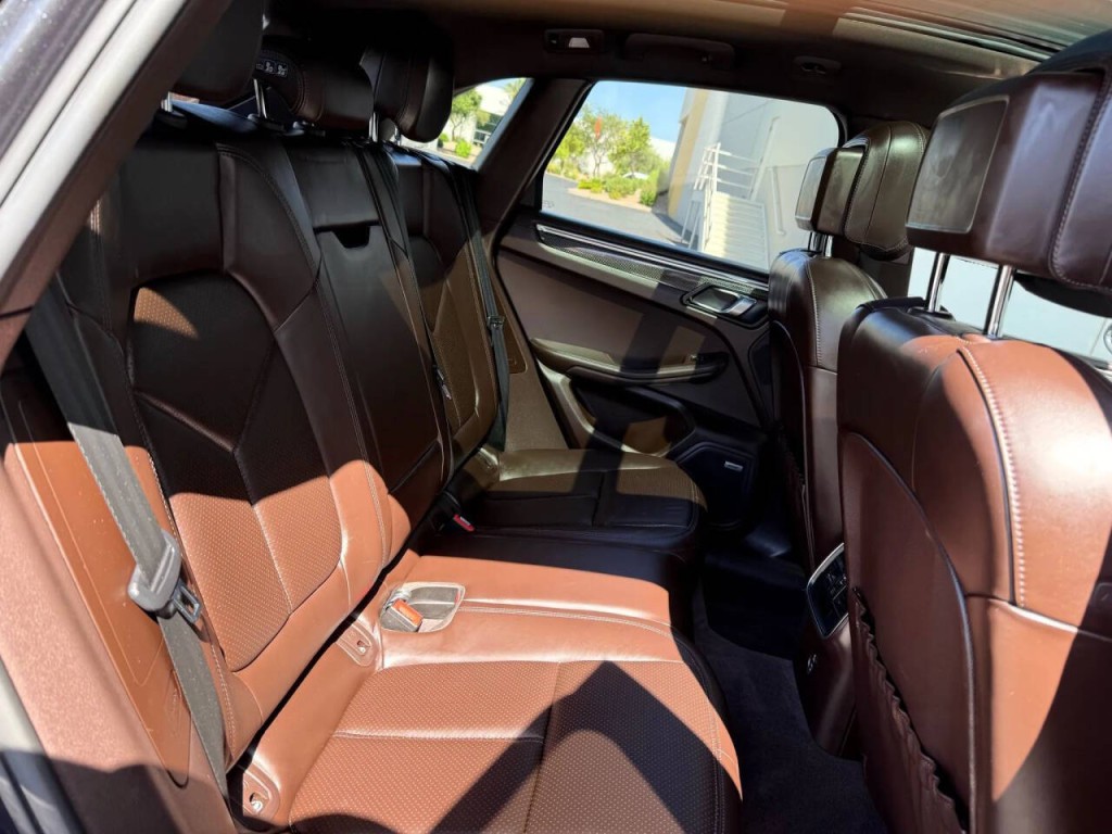 2021 Porsche Macan Image 15