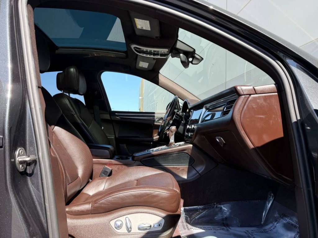 2021 Porsche Macan Image 16