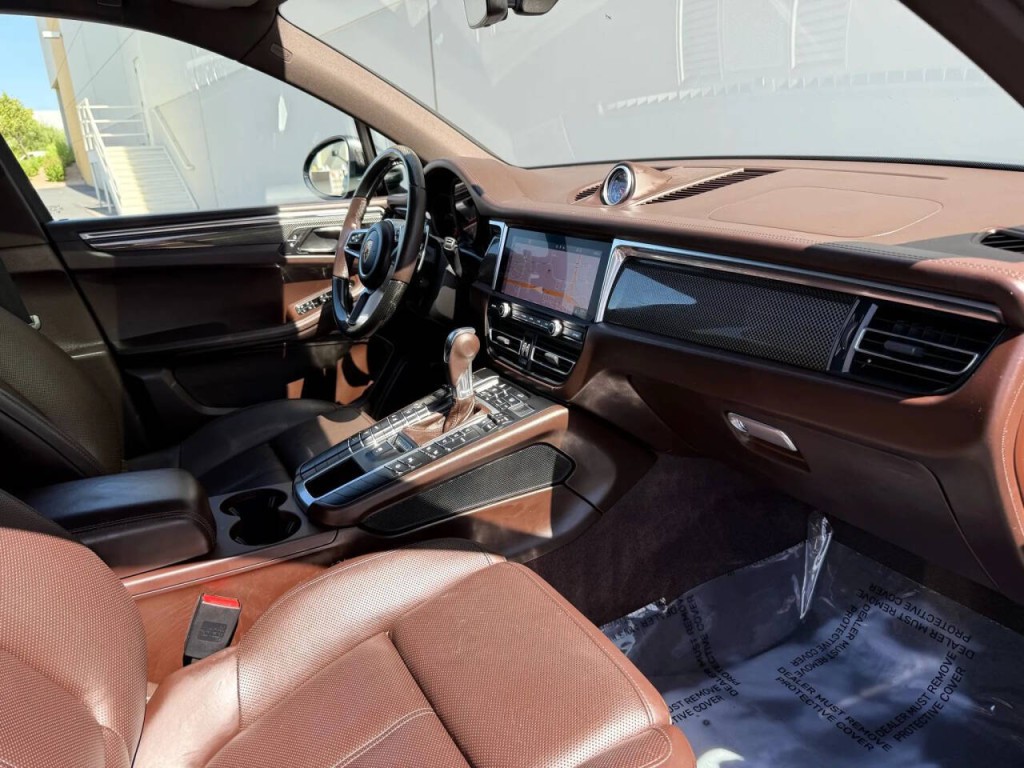 2021 Porsche Macan Image 18