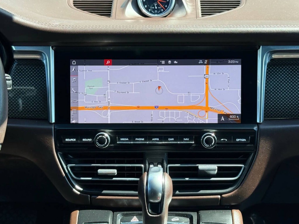 2021 Porsche Macan Image 19