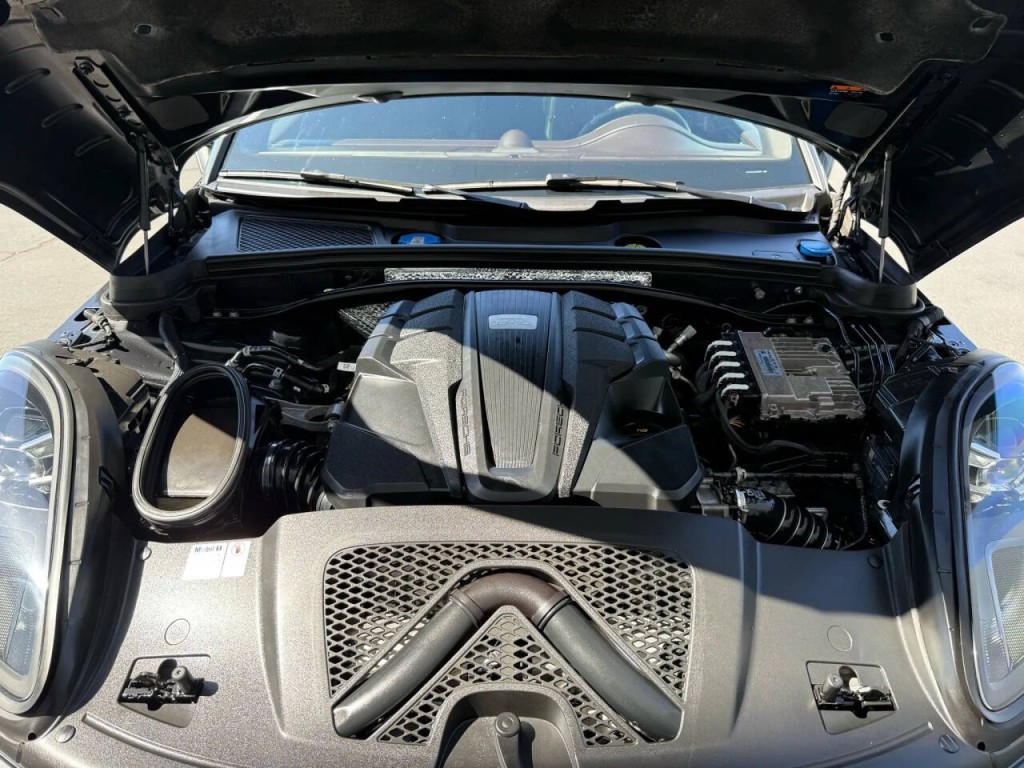 2021 Porsche Macan Image 22