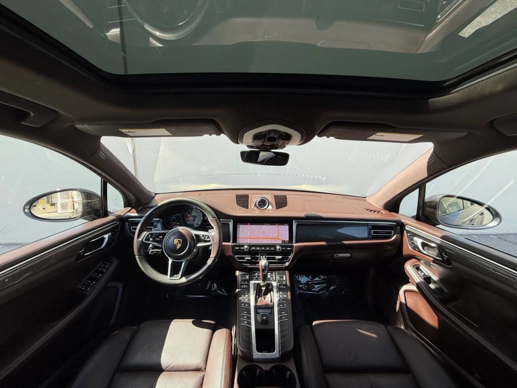 2021 Porsche Macan Image 25