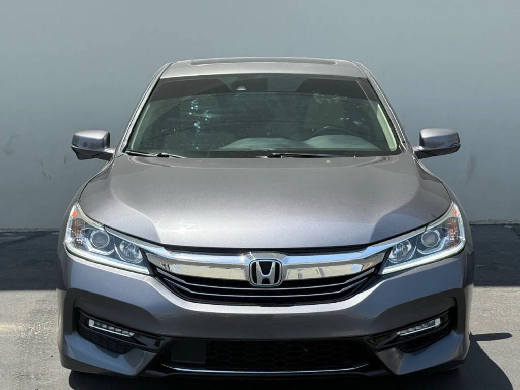 2017 Honda Accord Image 2