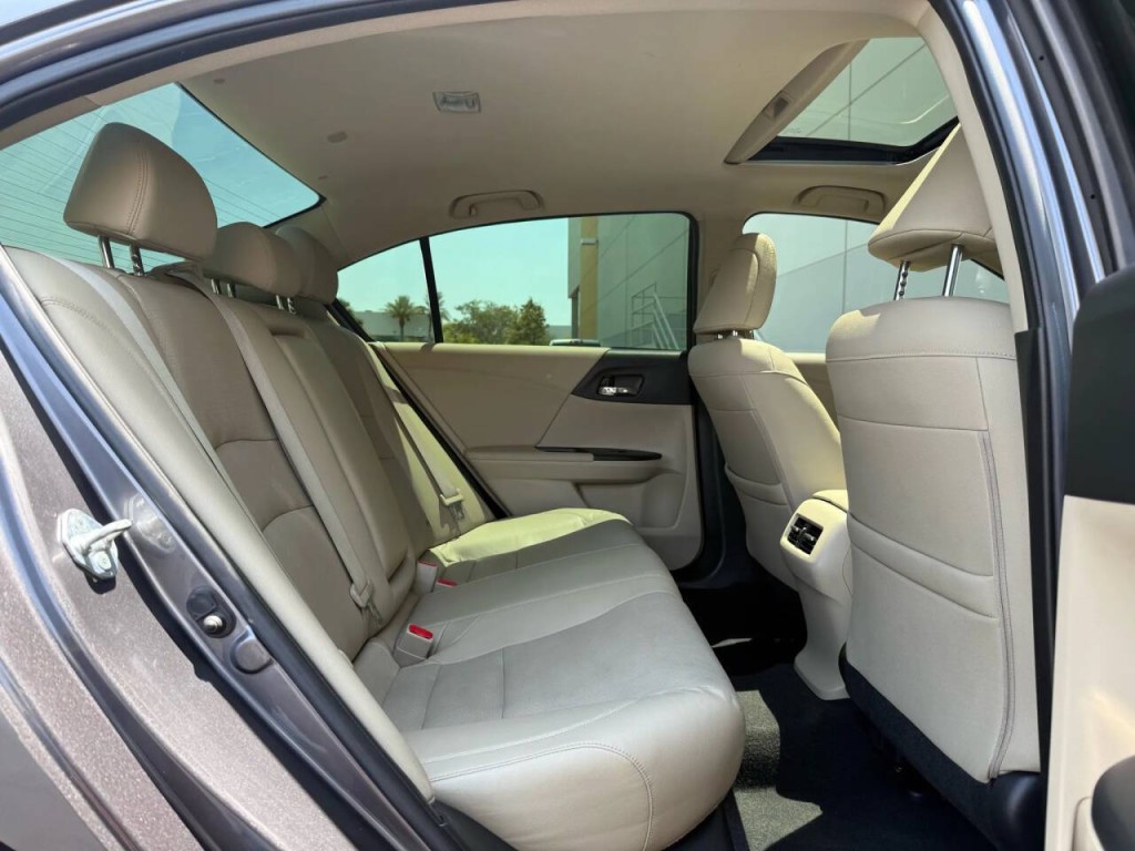 2017 Honda Accord Image 16
