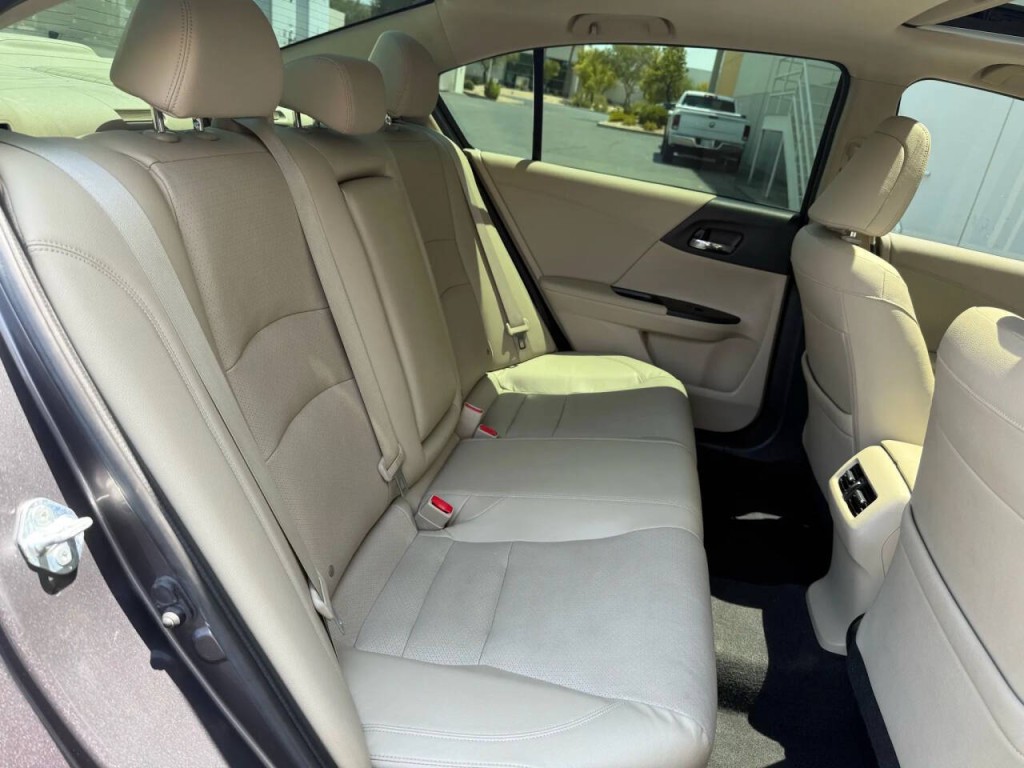 2017 Honda Accord Image 17