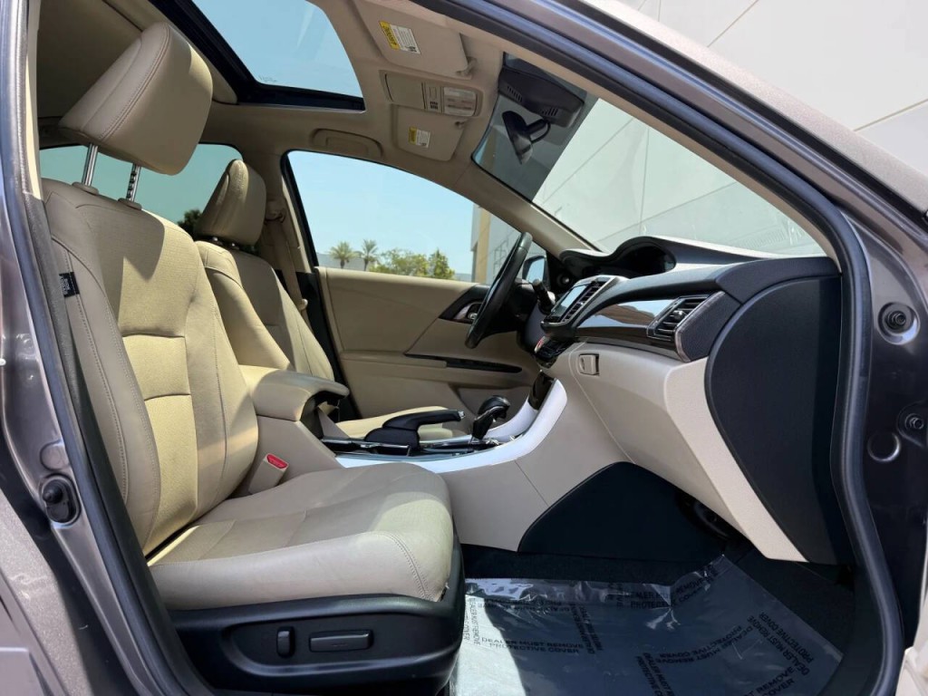 2017 Honda Accord Image 18