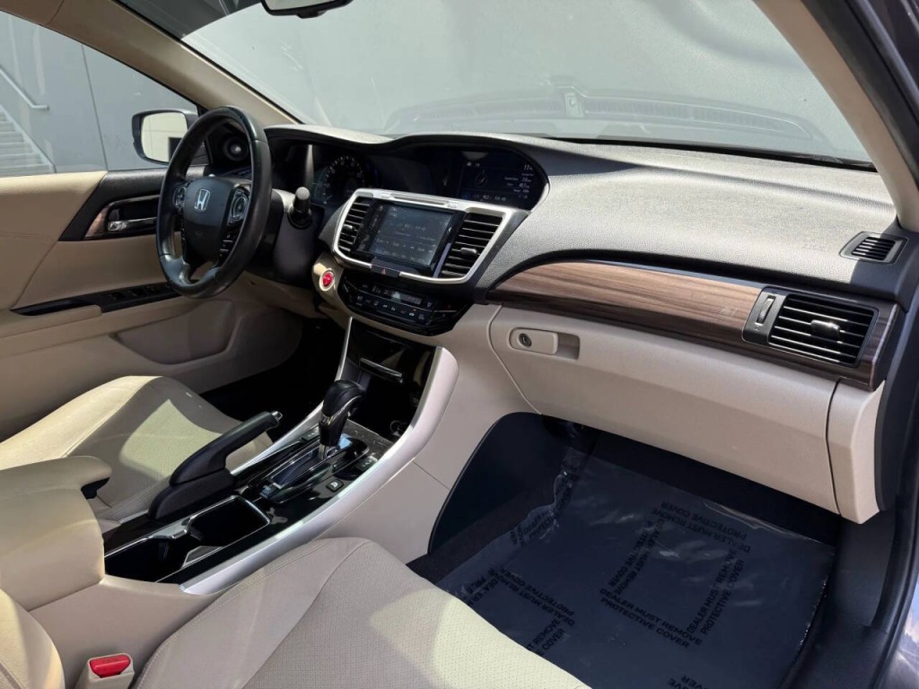 2017 Honda Accord Image 19