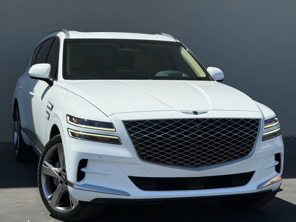 2023 Genesis GV80 Image 1