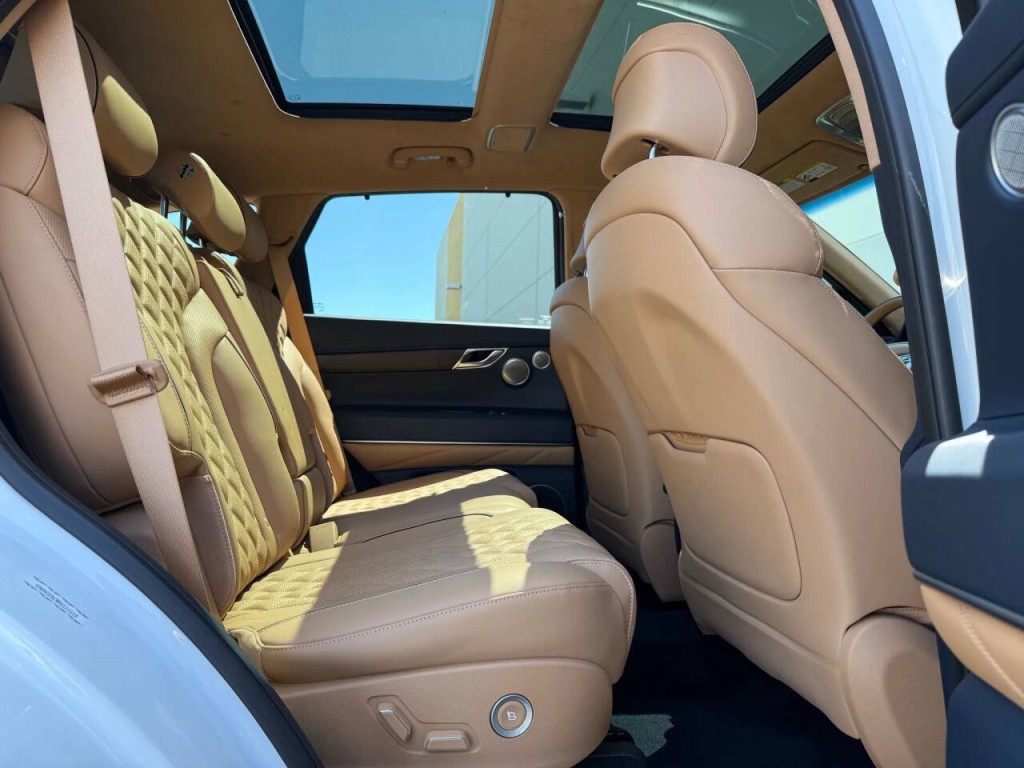 2023 Genesis GV80 Image 16