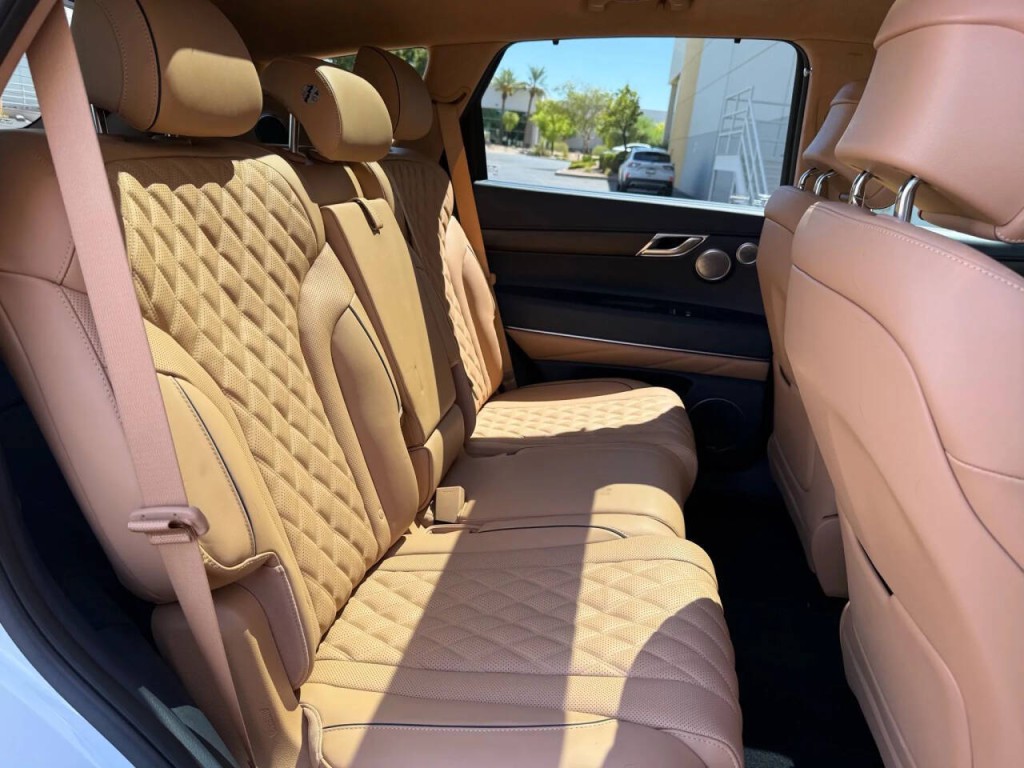 2023 Genesis GV80 Image 17