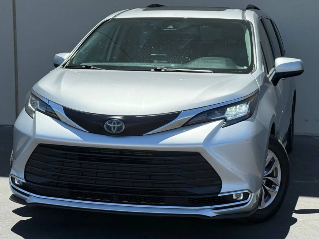 2021 Toyota Sienna Image 3