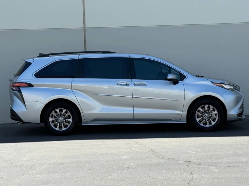2021 Toyota Sienna Image 4