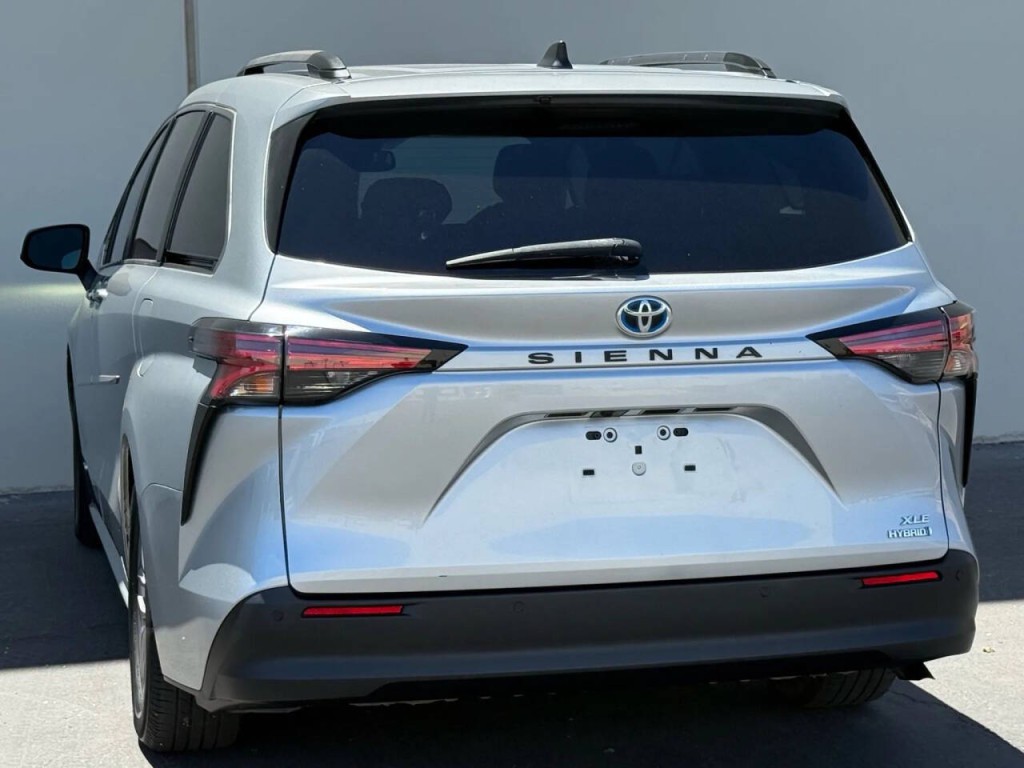 2021 Toyota Sienna Image 6