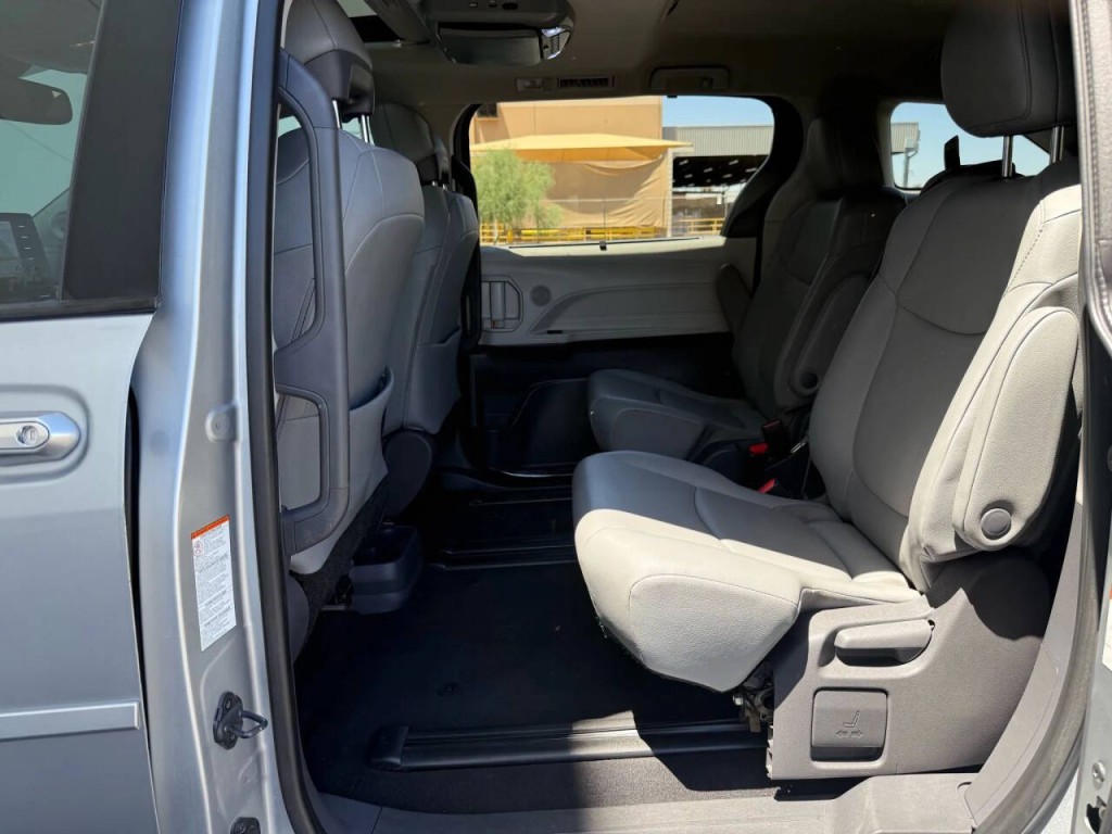2021 Toyota Sienna Image 14