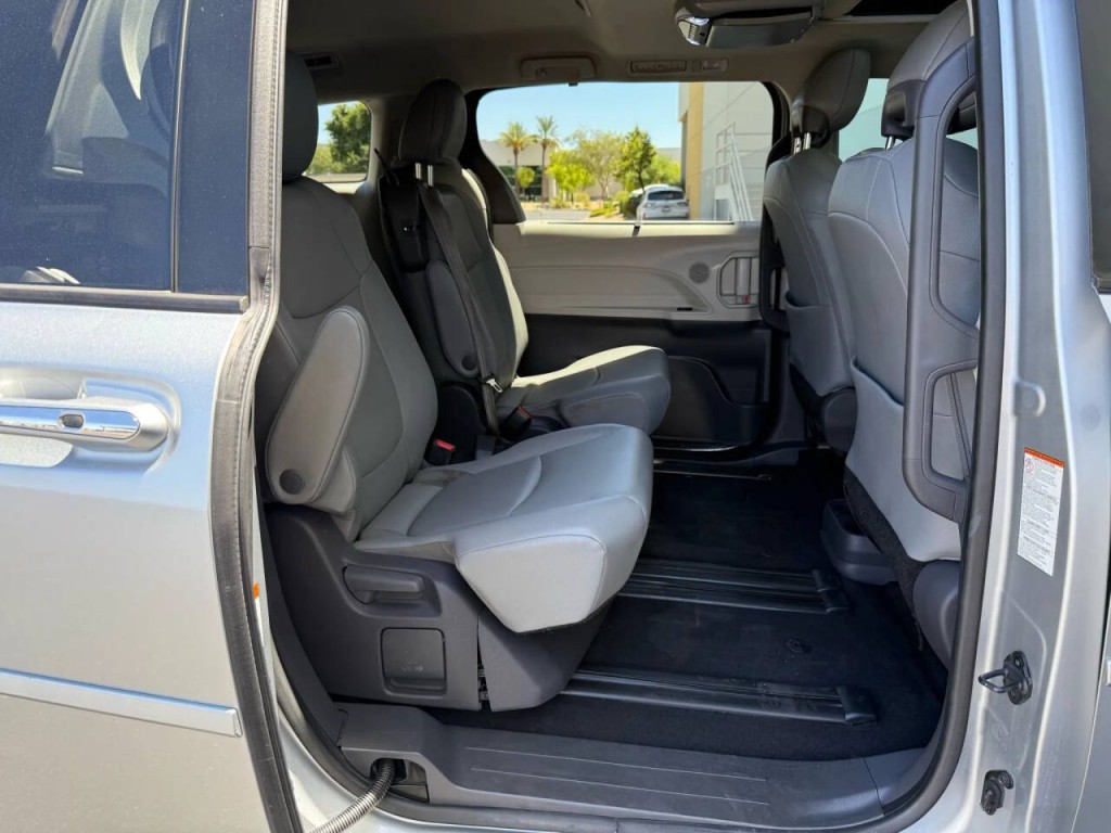 2021 Toyota Sienna Image 16