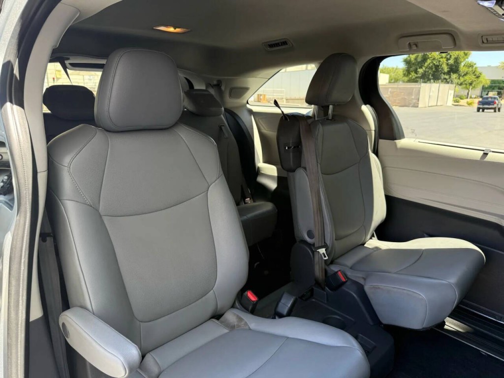 2021 Toyota Sienna Image 17