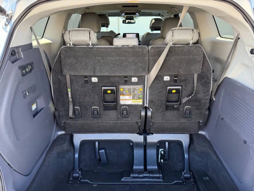 2021 Toyota Sienna Image 24