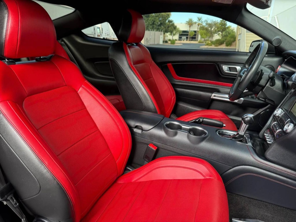 2018 Ford Mustang Image 16