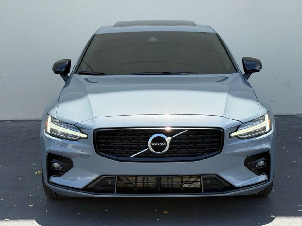 2022 Volvo S60 Image 2