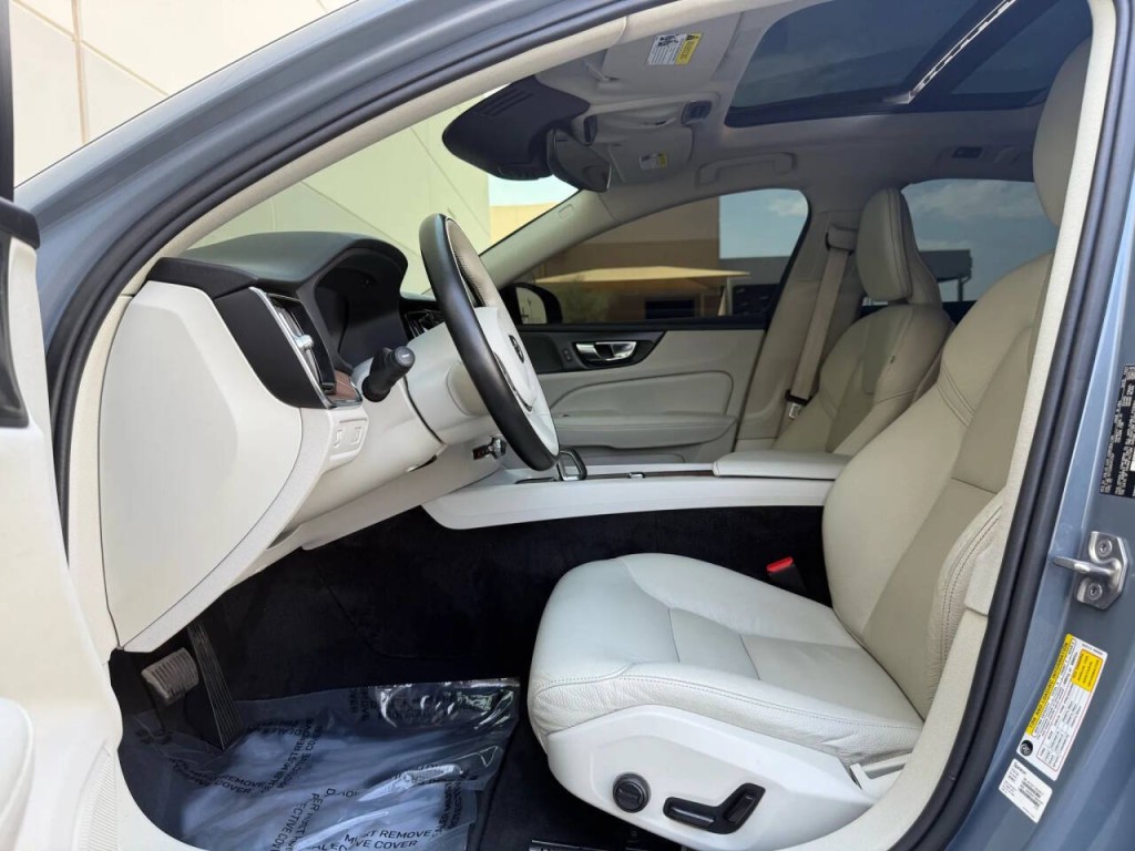 2022 Volvo S60 Image 9