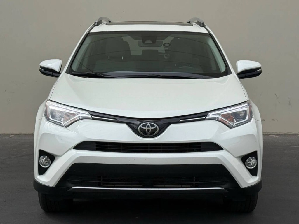 2018 Toyota Rav4 Image 2