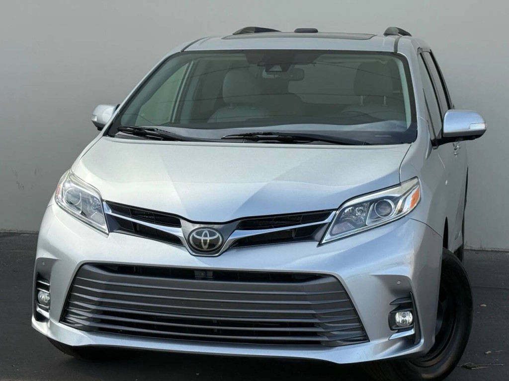 2020 Toyota Sienna Image 3