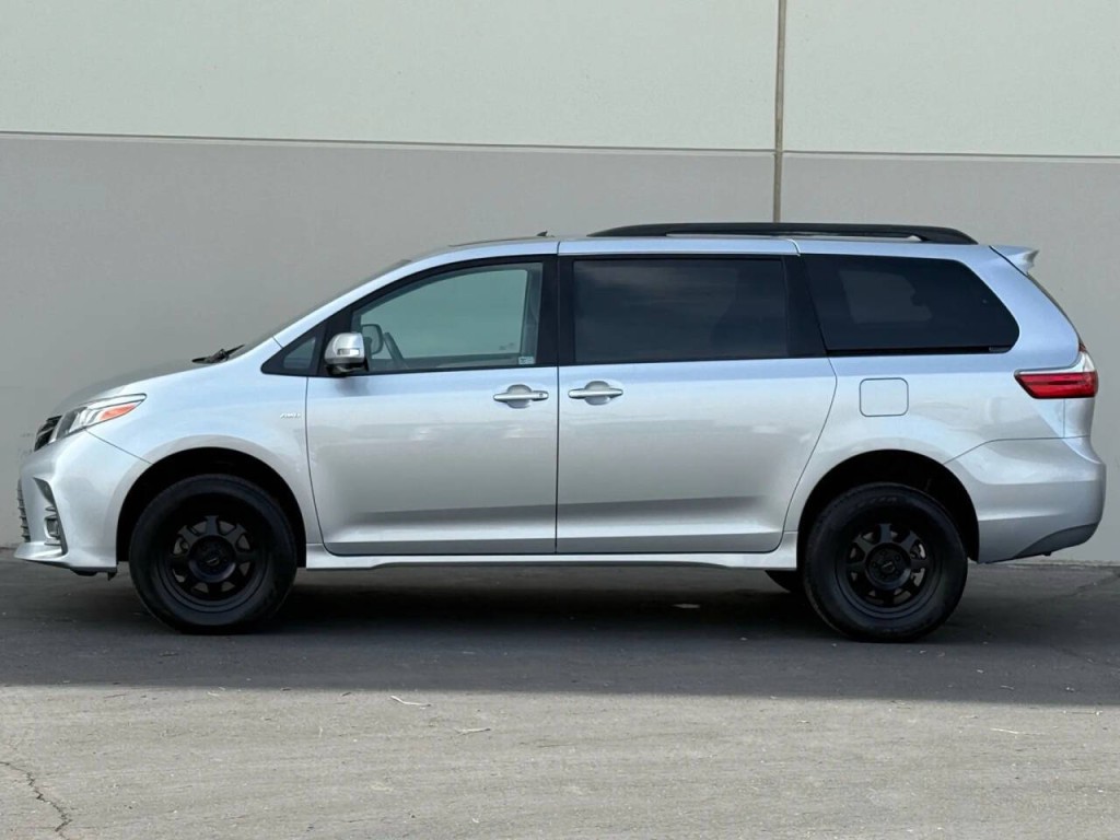 2020 Toyota Sienna Image 5