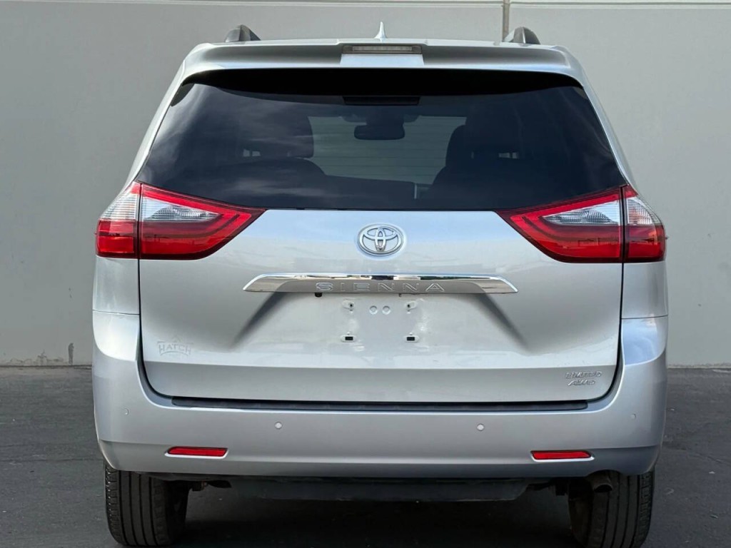 2020 Toyota Sienna Image 7