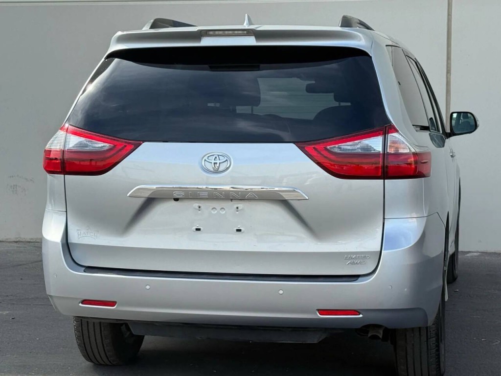 2020 Toyota Sienna Image 8