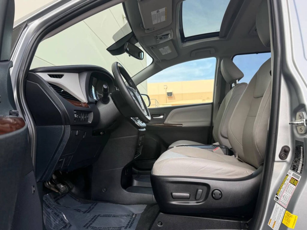 2020 Toyota Sienna Image 9