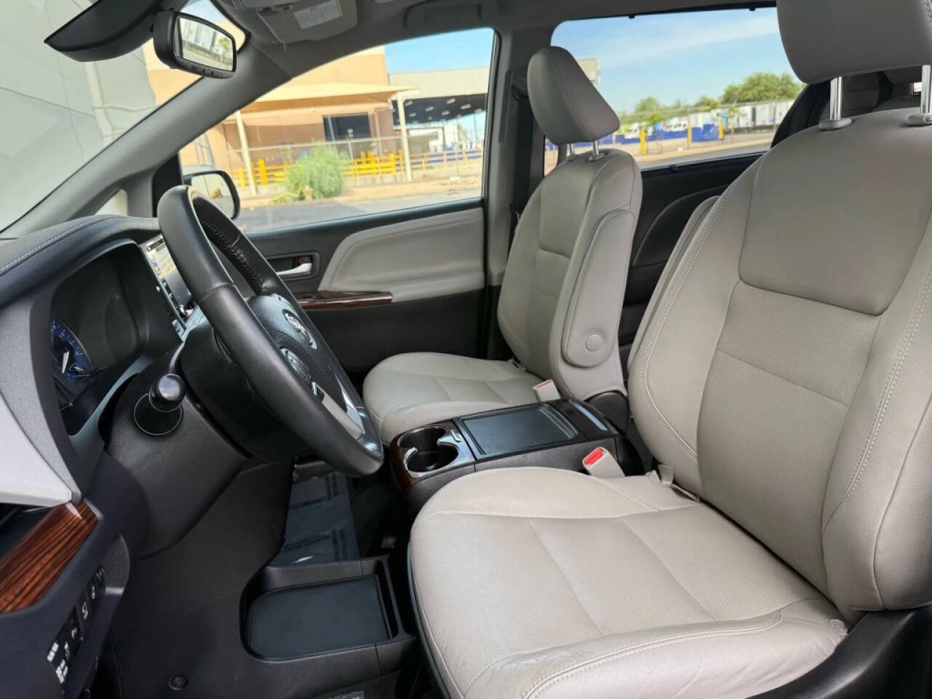 2020 Toyota Sienna Image 10