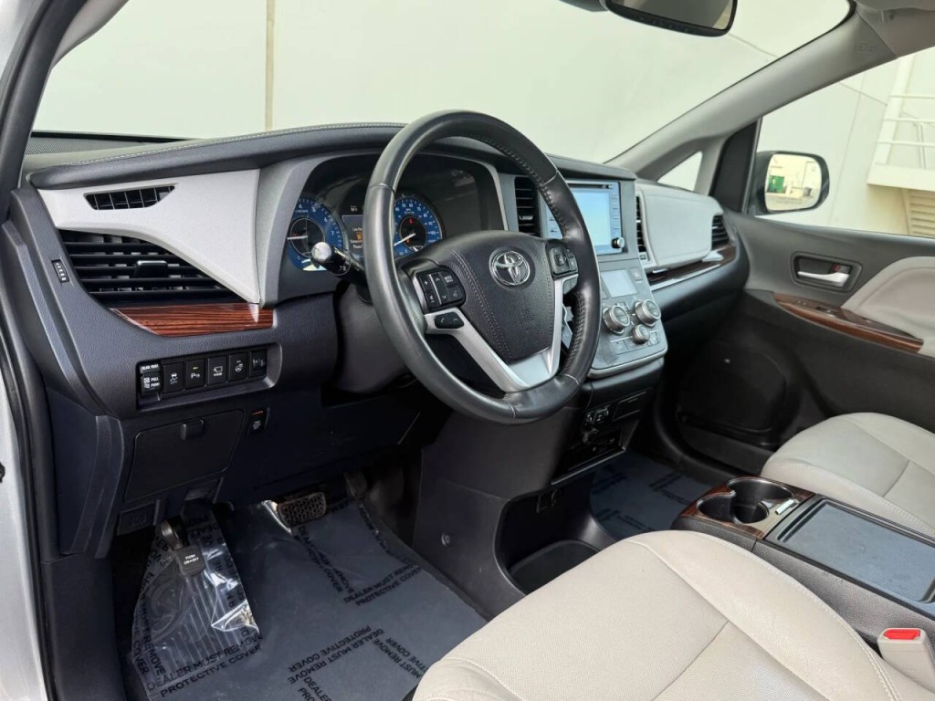 2020 Toyota Sienna Image 11