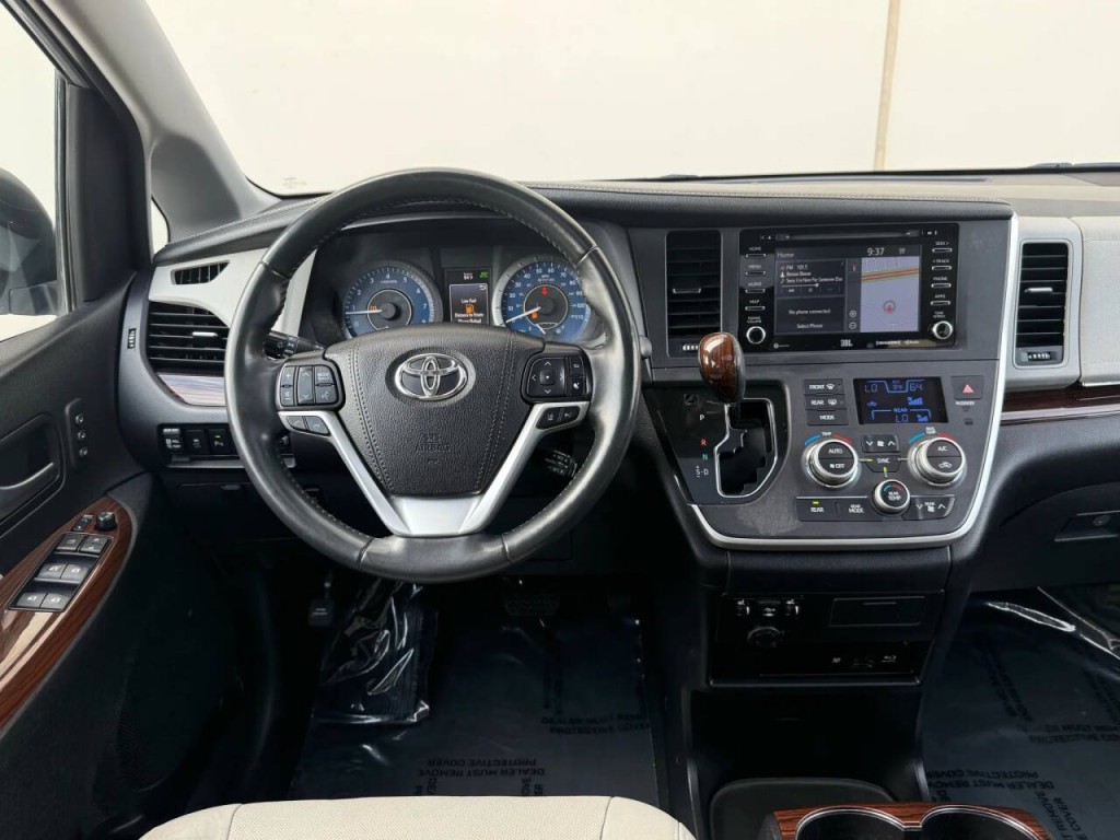 2020 Toyota Sienna Image 12