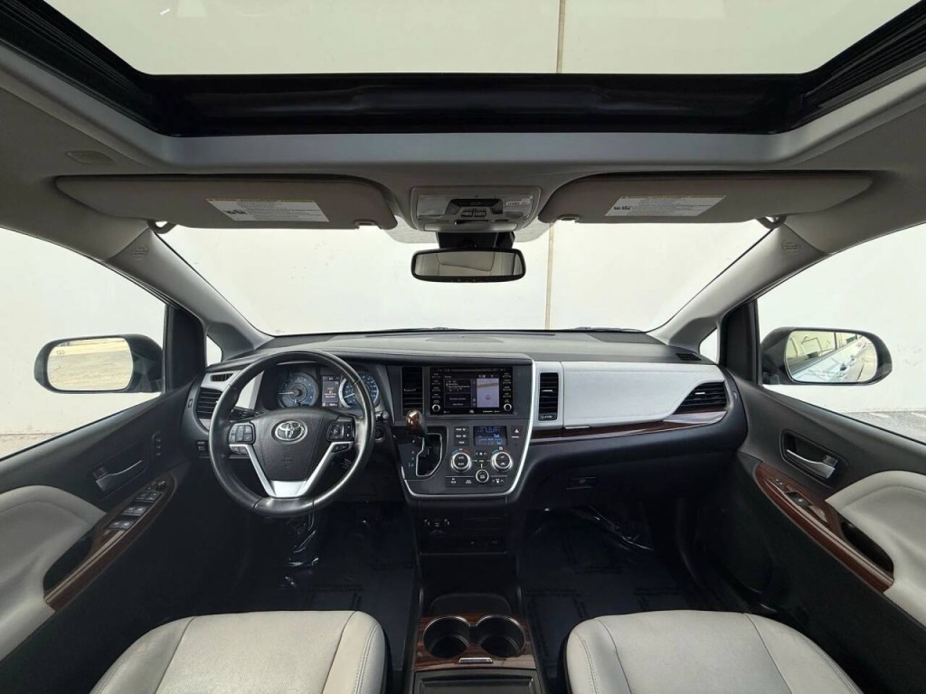 2020 Toyota Sienna Image 13