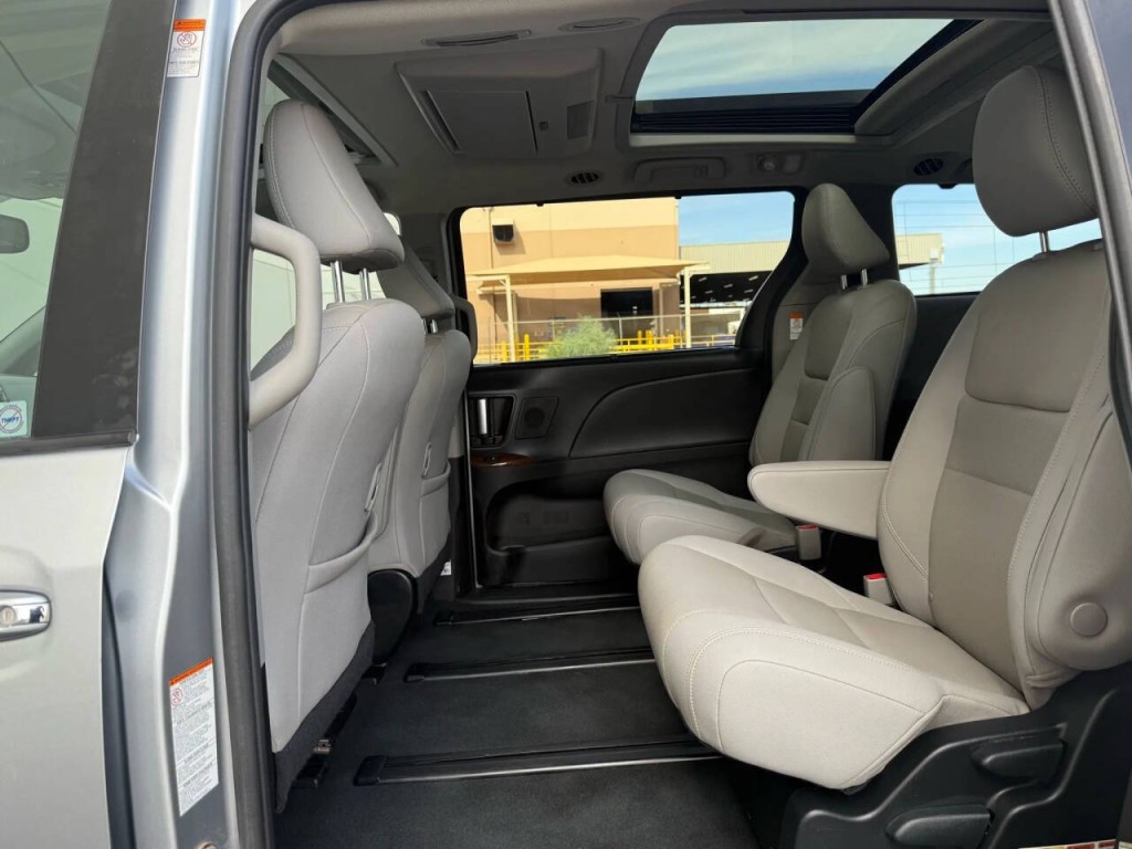 2020 Toyota Sienna Image 15