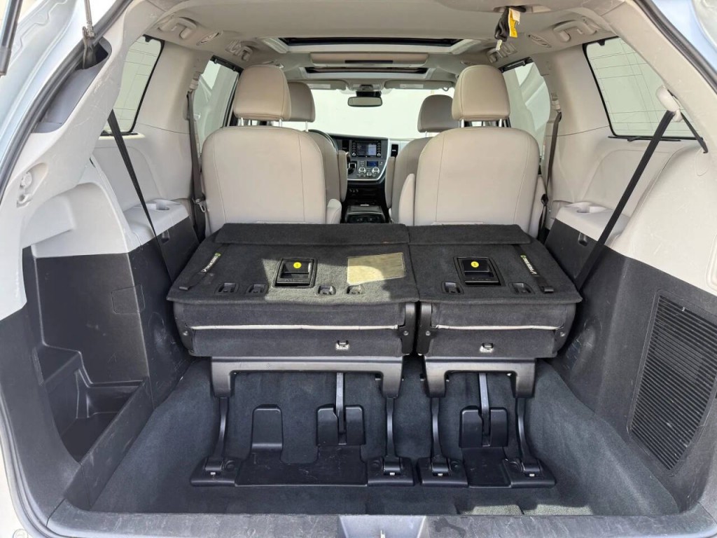 2020 Toyota Sienna Image 25