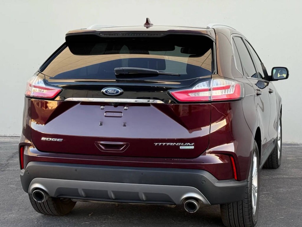 2020 Ford Edge Image 8