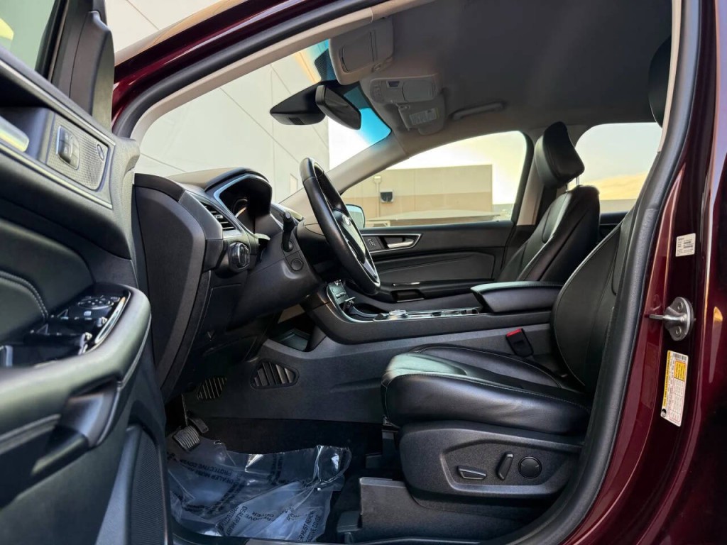 2020 Ford Edge Image 9
