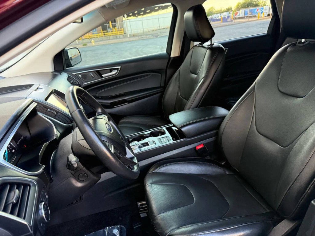 2020 Ford Edge Image 10