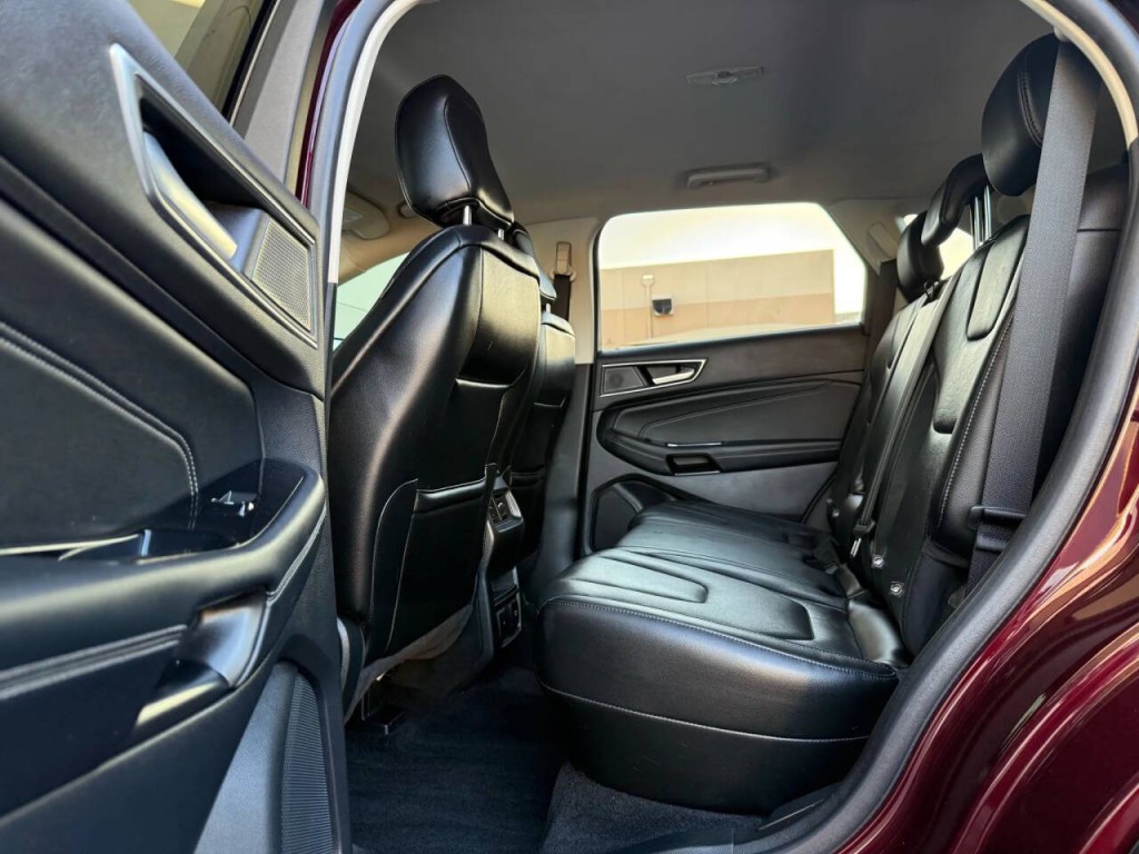 2020 Ford Edge Image 15