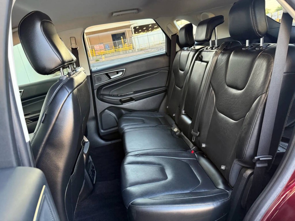 2020 Ford Edge Image 16