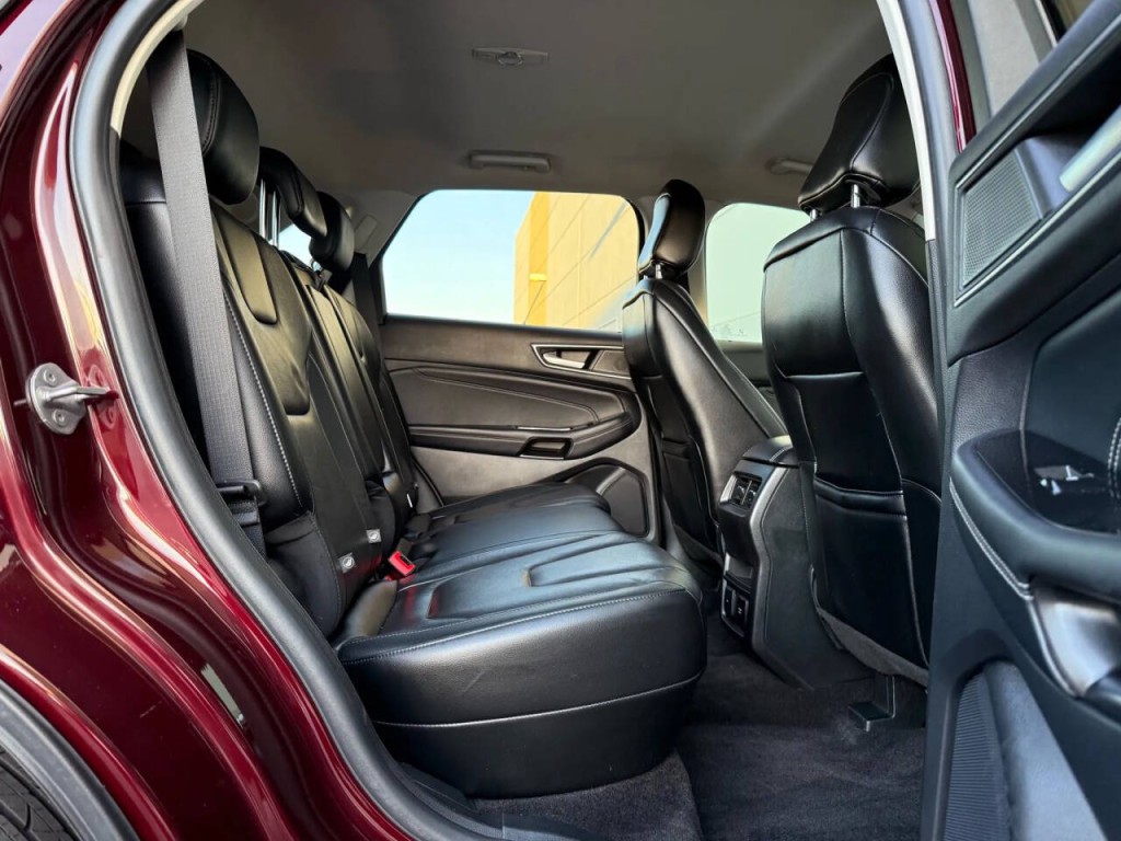 2020 Ford Edge Image 17