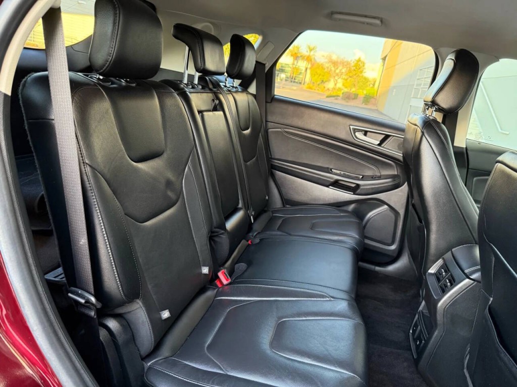 2020 Ford Edge Image 18