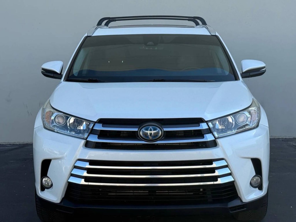 2018 Toyota Highlander Image 2