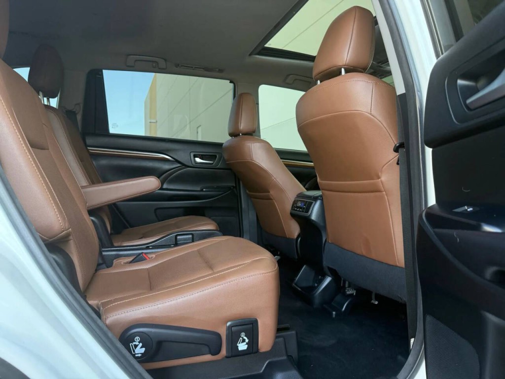 2018 Toyota Highlander Image 18